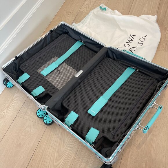 Authentic Like New Rimowa x Tiffany & Co. Rock Cut Cabin Silver Rolling Suitcase - Picture 13 of 16